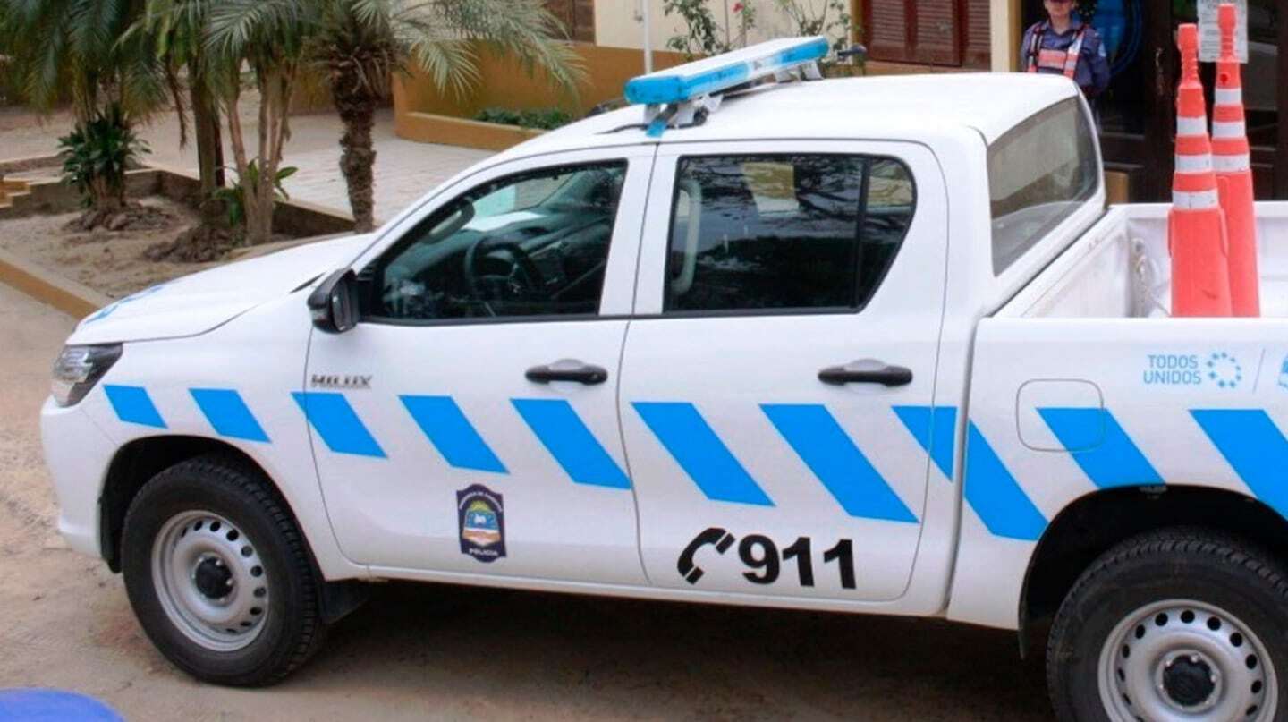 Vehículo policial en Formosa con luces encendidas