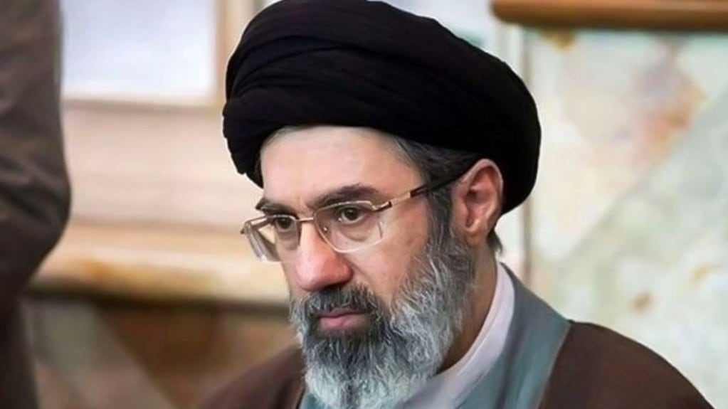 Mojtaba Jamenei en una ceremonia en Irán
