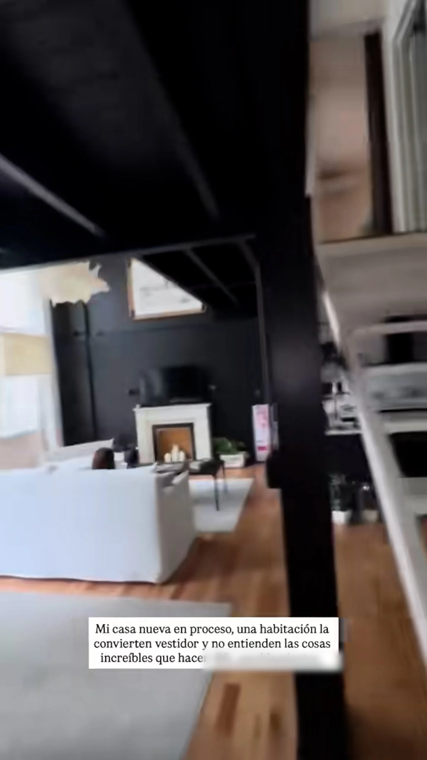 Interior del nuevo hogar de Momi Giardina en Palermo, mostrando un diseño luminoso y moderno