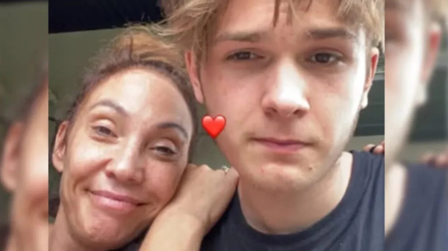 Moria Casán y Benicio Guyot posando juntos con una expresión seria