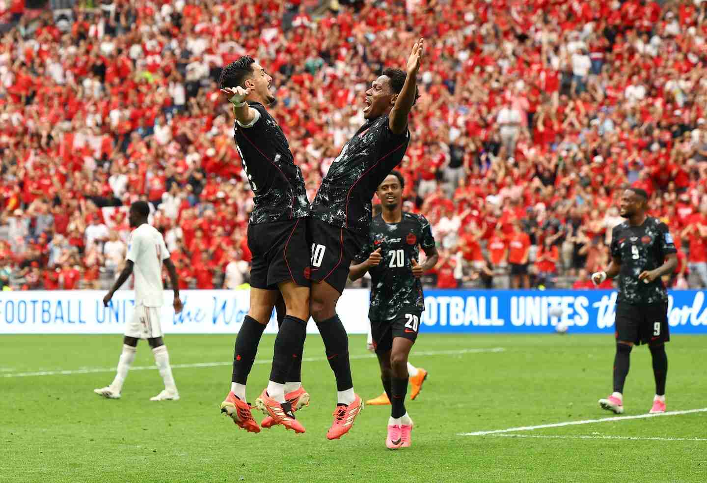 Jugadores celebrando un gol en el Mundial 2026