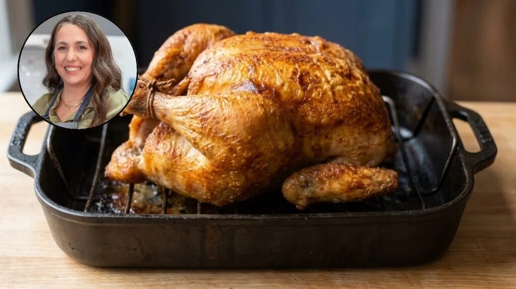 Pollo al horno con piel crocante preparado por Narda Lepes