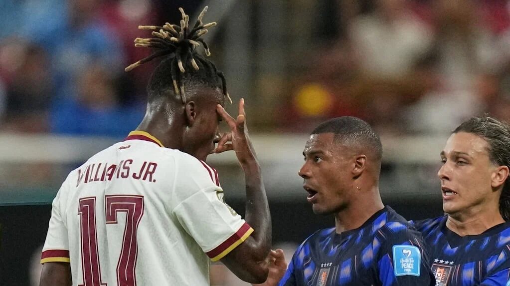 Nico Williams tras recibir la falta de Nicolás de la Cruz en el Mundial 2026