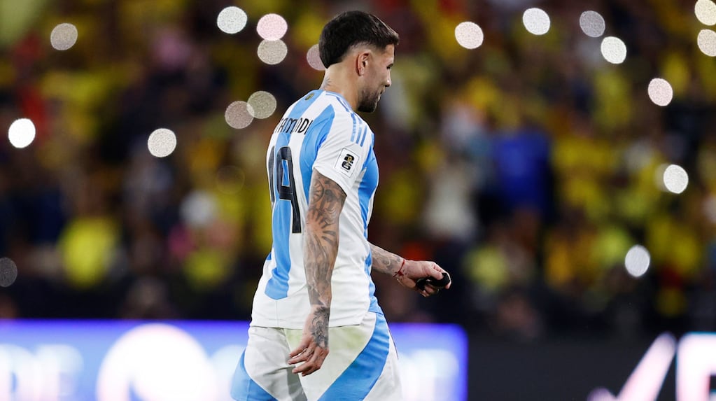 Nicolás Otamendi durante un partido