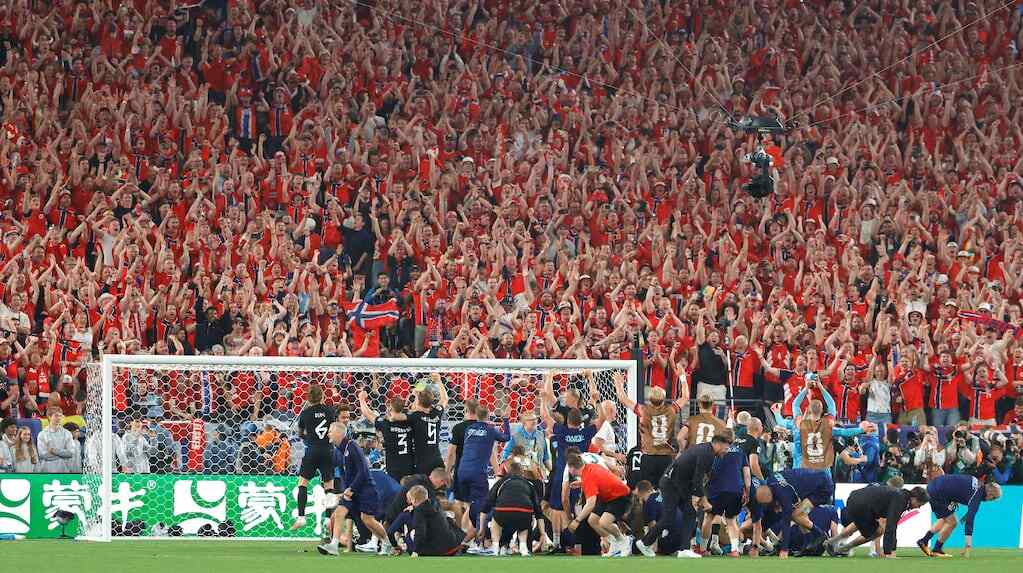 Festejo de los jugadores de Noruega tras clasificar al Mundial 2026