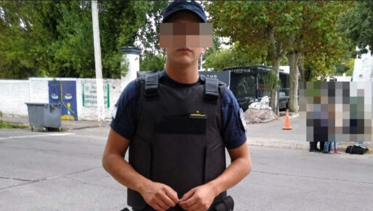 Policía en Mendoza en el lugar de la denuncia de abusos familiares