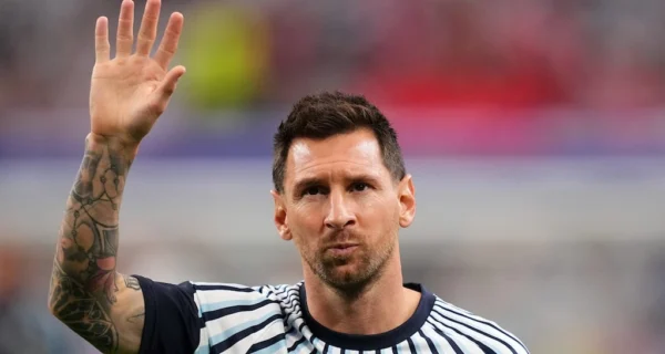 Lionel Messi y Oscar Ustari en una charla íntima sobre el retiro