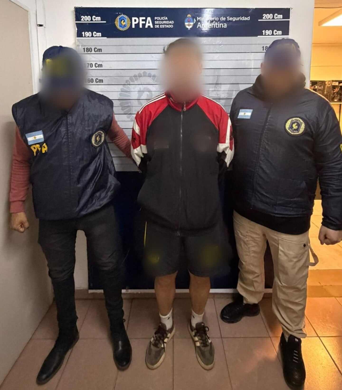 Detención de dos hombres por contrabando de álbumes del Mundial 2026 en Buenos Aires