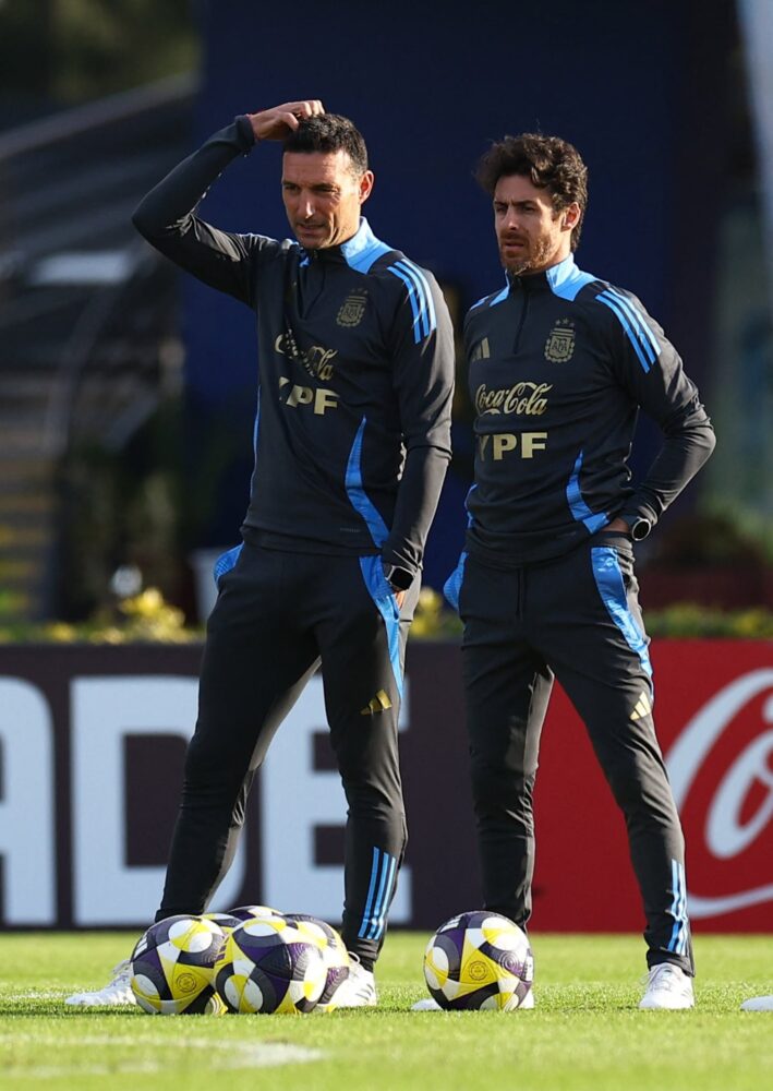 Pablo Aimar y Lionel Scaloni durante un entrenamiento de la selección argentina