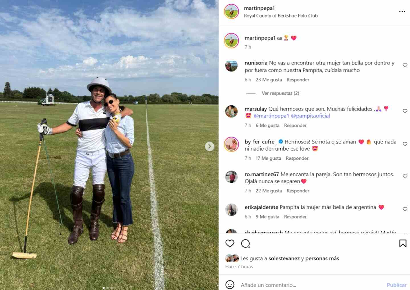 Pampita y Martín Pepa posando juntos en un campo de polo