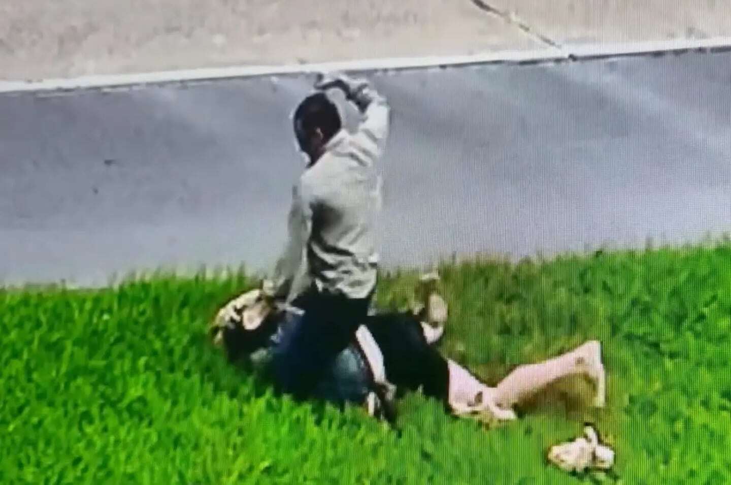Pastor agrediendo a un vecino en un incidente en Baton Rouge