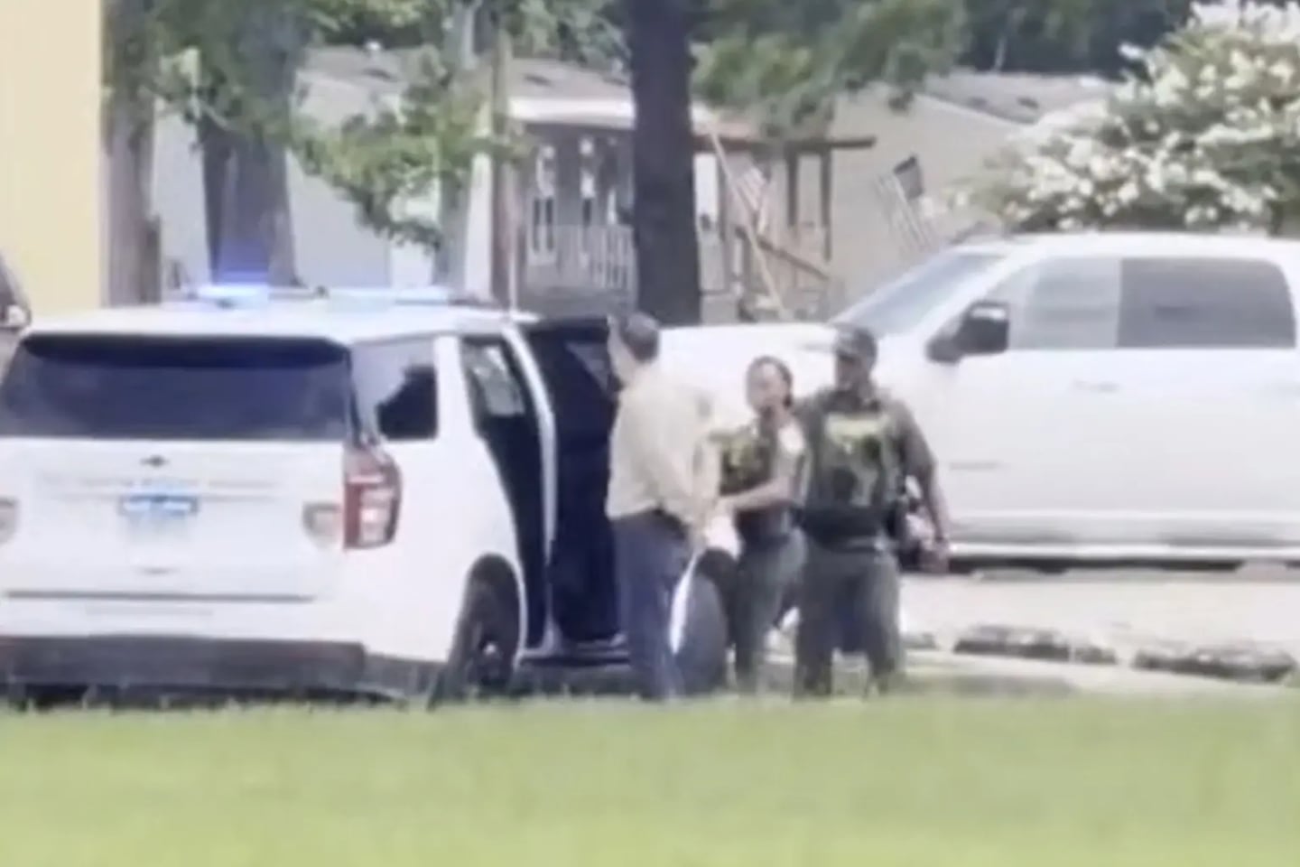 Pastor Tony Spell siendo arrestado por la policía en Baton Rouge
