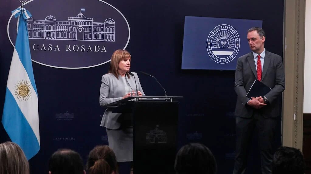 Patricia Bullrich y Manuel Adorni