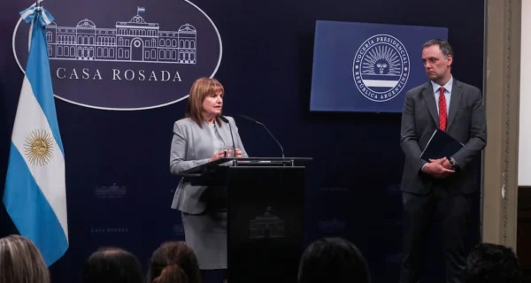 Patricia Bullrich y Manuel Adorni