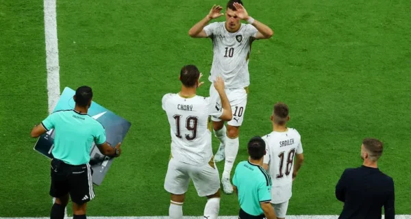 Patrik Schick durante un partido con la selección checa