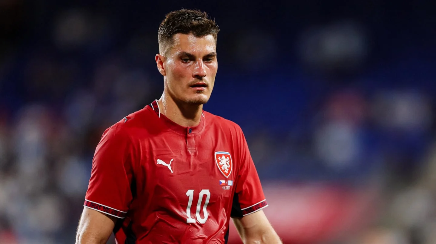 Patrik Schick con la camiseta de la selección checa durante un partido de fútbol