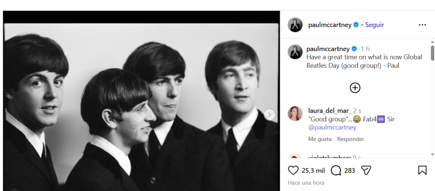 Paul McCartney y los Beatles posando juntos en una fotografía en blanco y negro