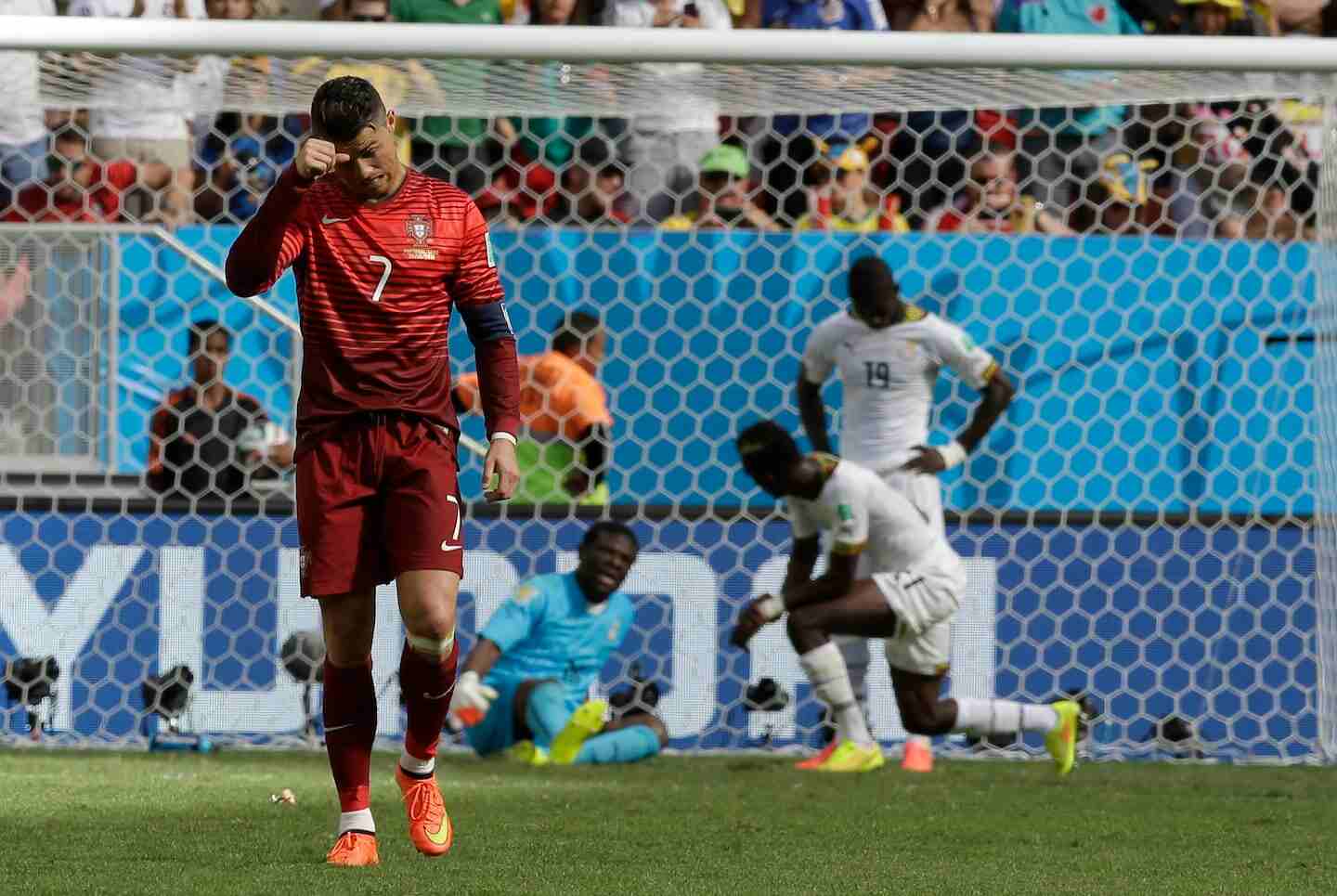 Cristiano Ronaldo con expresión de frustración en un partido de fútbol