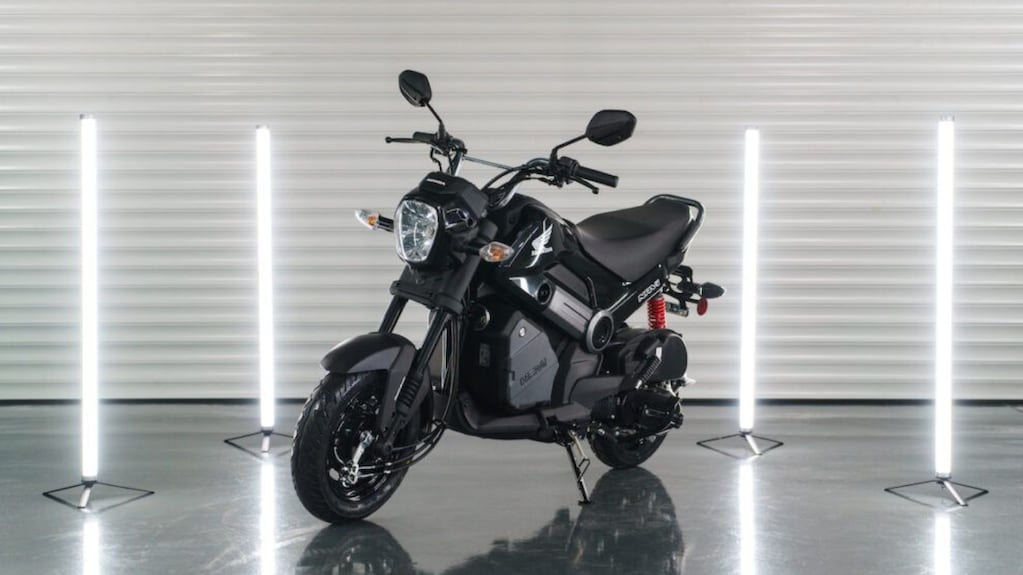 Moto Honda Navi 110 en la ciudad