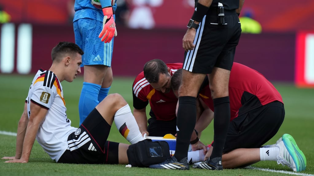 Nico Schlotterbeck durante el partido de Alemania contra Costa de Marfil
