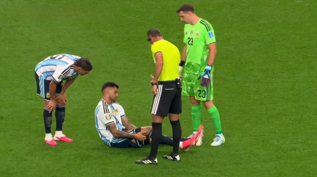 Cuti Romero con hielo en la rodilla durante el Mundial 2026