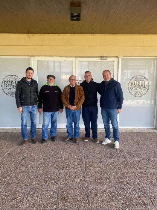 Carlos Castagnani y productores rurales en la Sociedad Rural de Quimilí