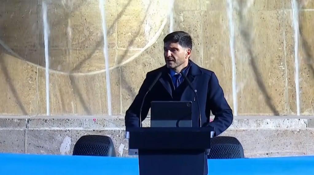 Ceremonia del Día de la Bandera en Rosario con Pullaro y Milei