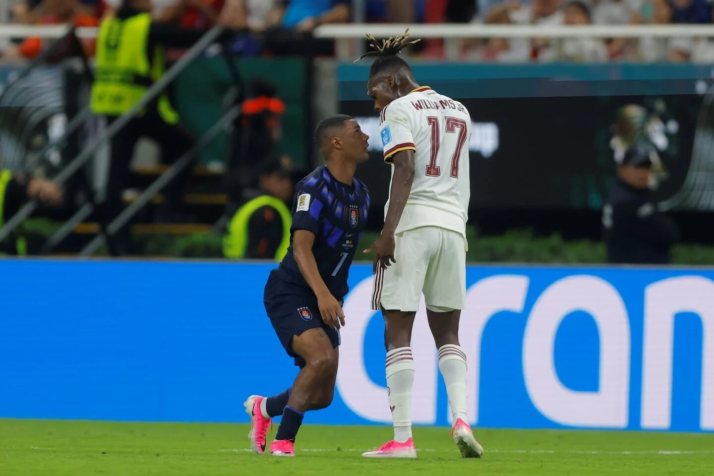 Nico Williams se recupera tras una falta de Nicolás de la Cruz en el Mundial 2026