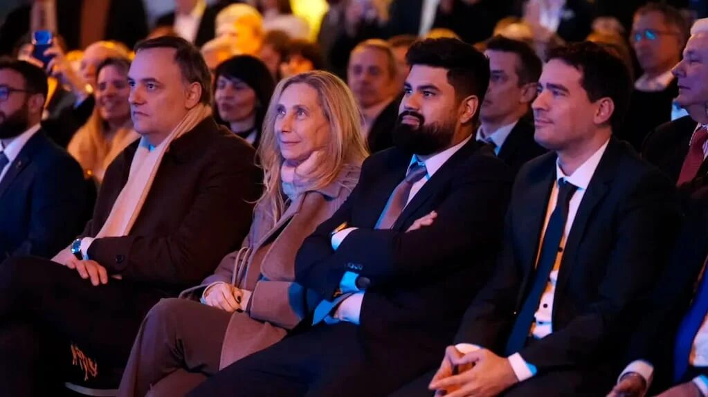 Manuel Adorni durante una conferencia de prensa