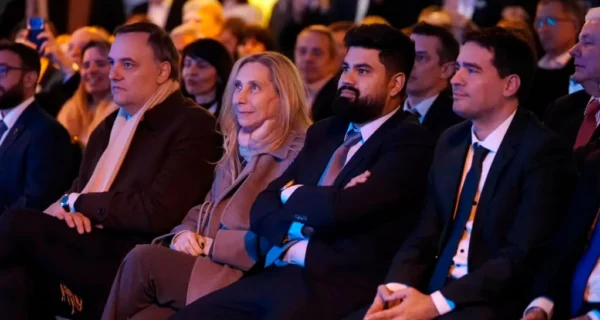 Manuel Adorni durante una conferencia de prensa