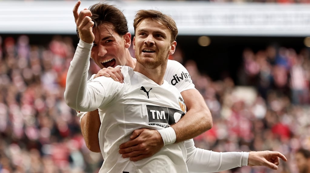 Lucas Beltrán en acción con River Plate