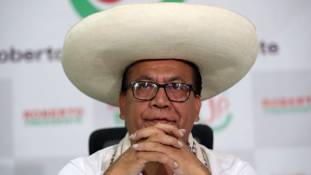 Roberto Sánchez durante una conferencia de prensa sobre el balotaje en Perú