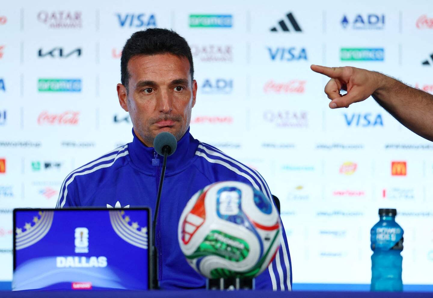 Lionel Scaloni durante una conferencia de prensa en Dallas