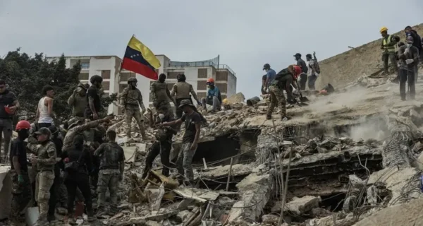 Rescatistas en Venezuela tras terremotos