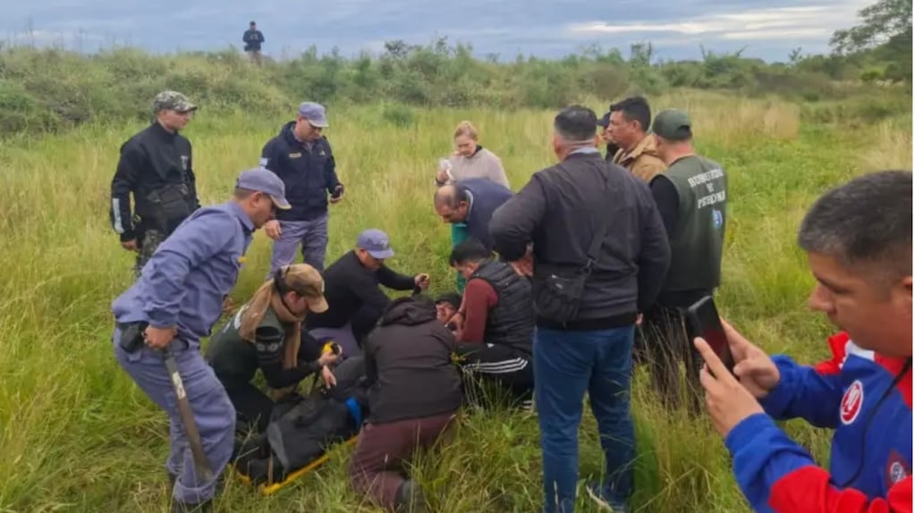 Jonathan Blanco siendo rescatado en el monte chaqueño