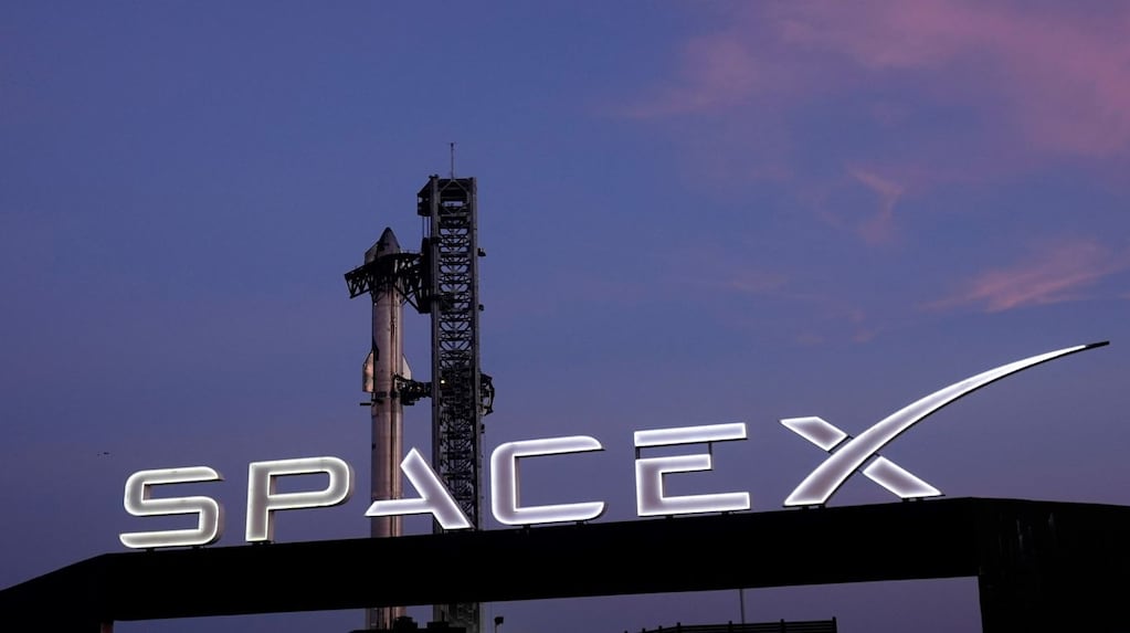 Logotipo de SpaceX y Cursor