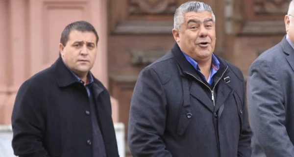 Claudio Tapia y Pablo Toviggino en una conferencia de prensa