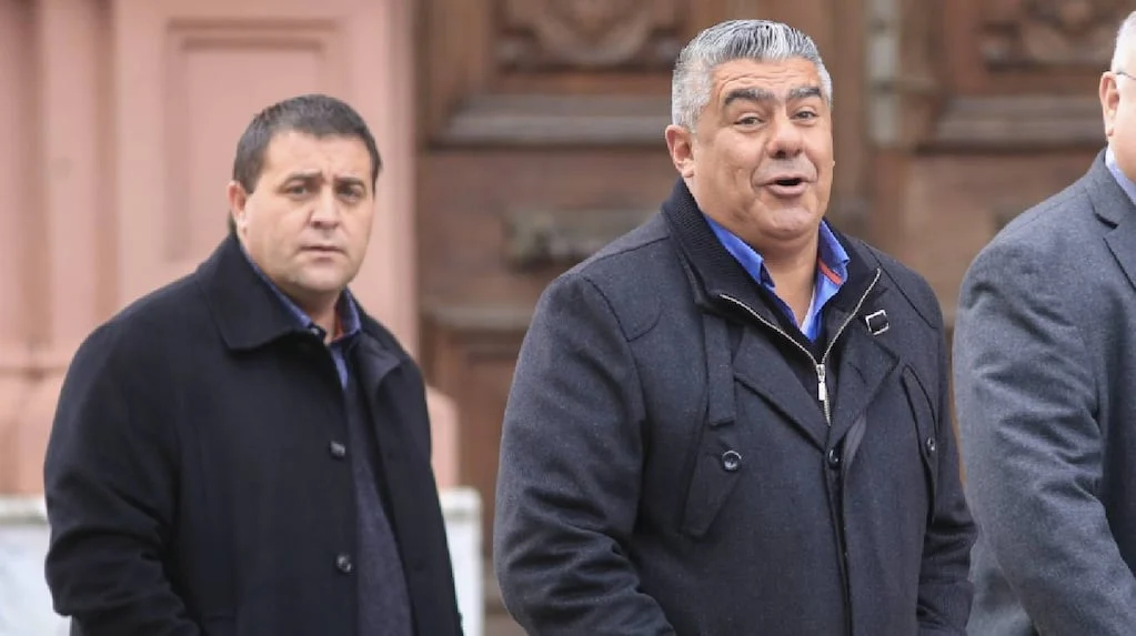 Claudio Tapia y Pablo Toviggino en una conferencia de prensa