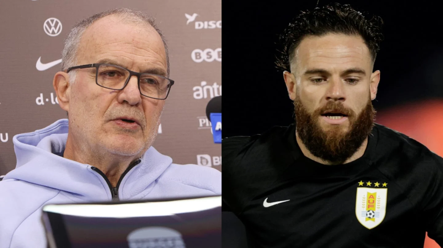 Marcelo Bielsa y un jugador de la selección de Uruguay en reunión previa al partido del Mundial 2026