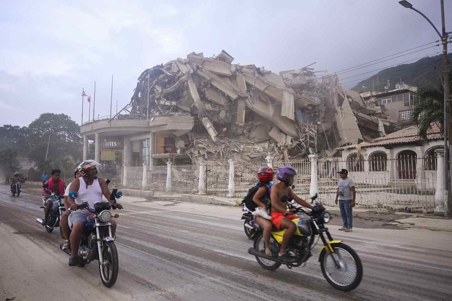 Edificio colapsado en Venezuela tras terremotos de 7,2 y 7,5 grados