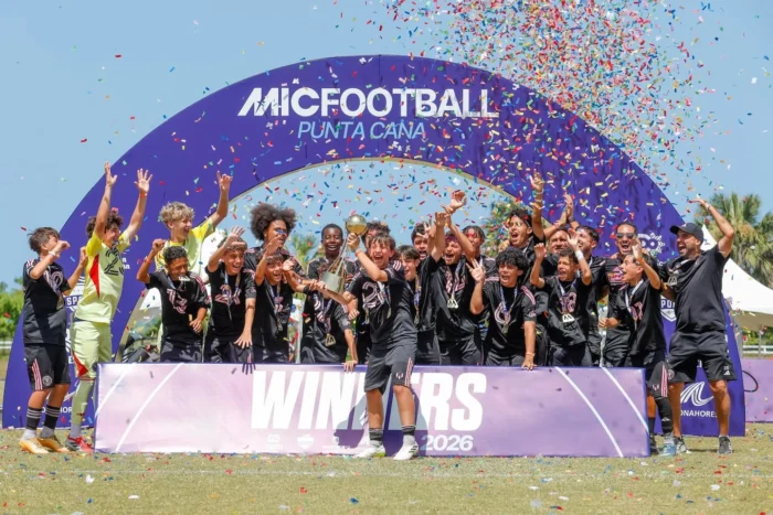 Thiago Messi y su equipo celebran la victoria en Punta Cana con confeti
