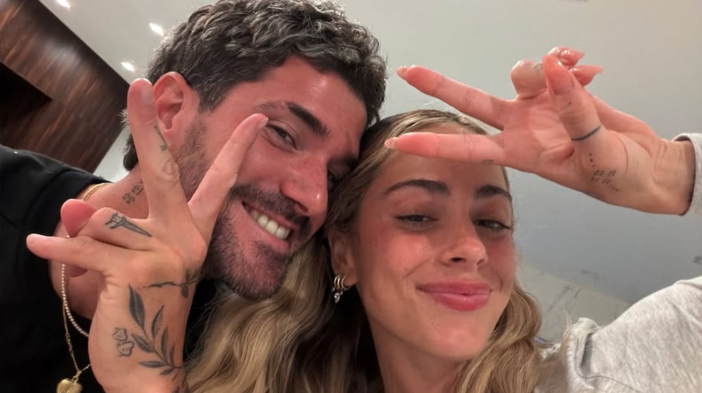 Tini Stoessel y Rodrigo De Paul celebrando