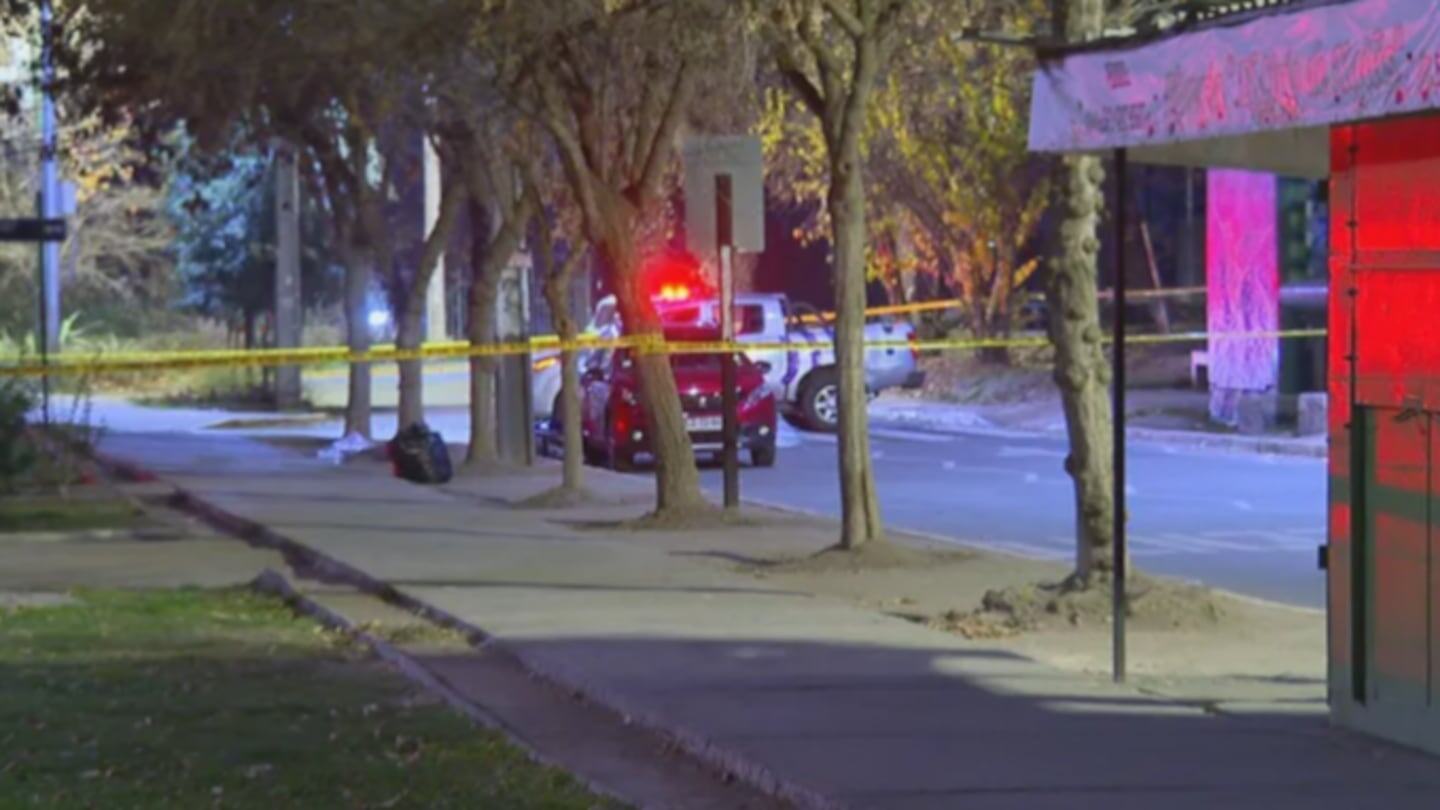 Escena del crimen en San Bernardo, Chile, donde un niño argentino fue arrastrado por un auto robado