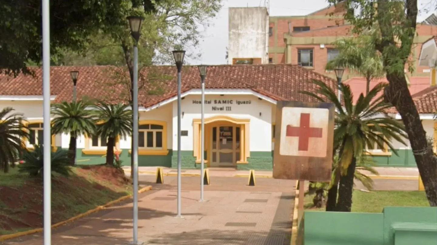 Fachada del Hospital SAMIC en Puerto Iguazú, Misiones