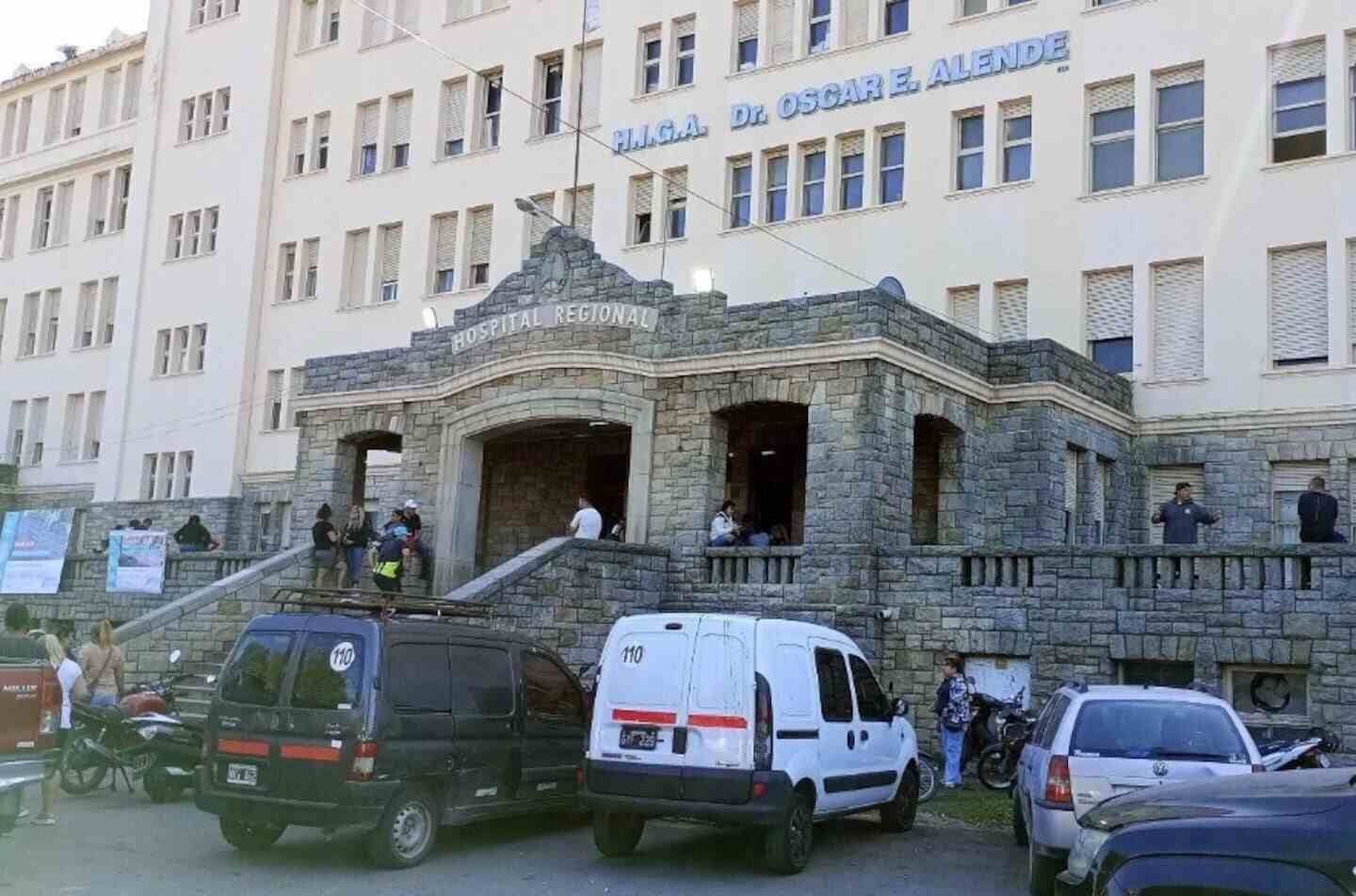 Entrada del Hospital Regional de Mar del Plata donde se encuentra Thiago Vera tras el accidente