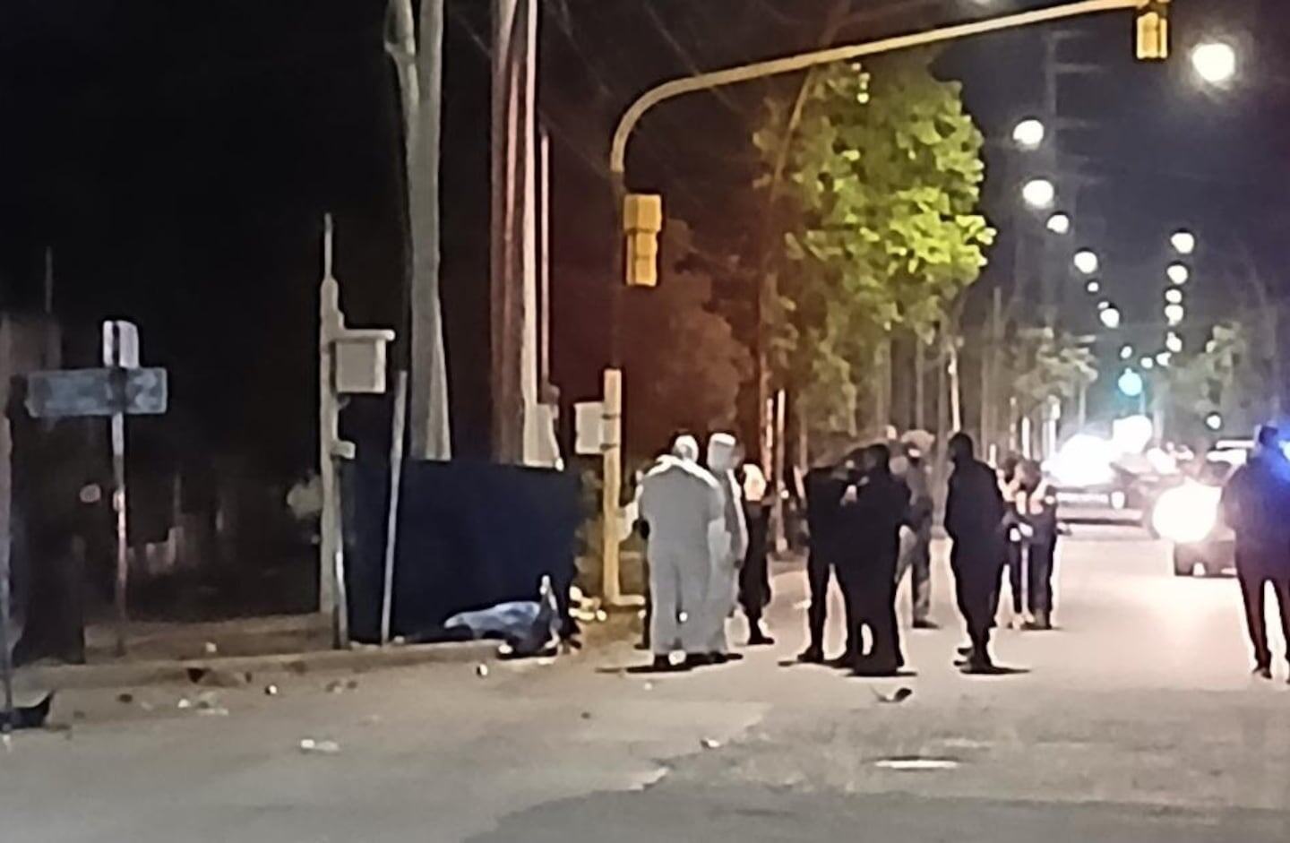 Escena del accidente en Santiago del Estero donde un patrullero atropelló a una pareja
