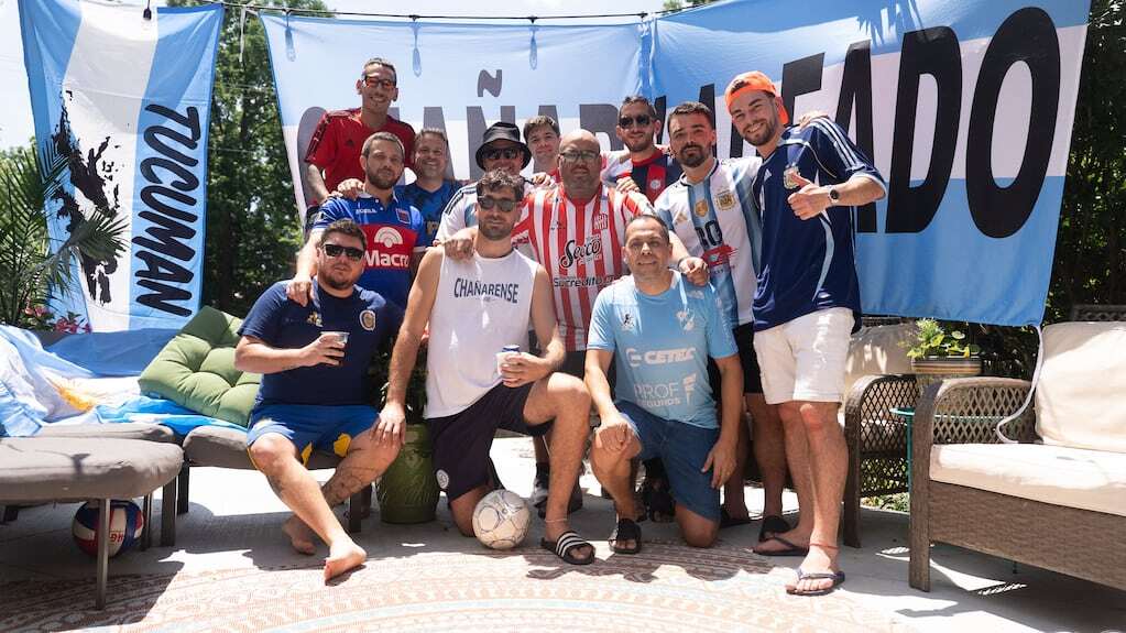 Fanáticos argentinos celebrando en Kansas City durante el Mundial
