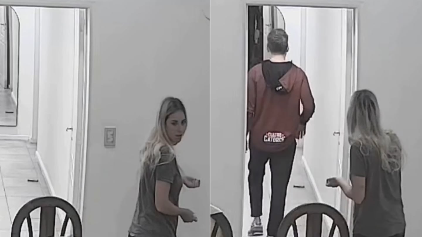 Joven sorprendida mientras observa una luz encendida sola en su departamento