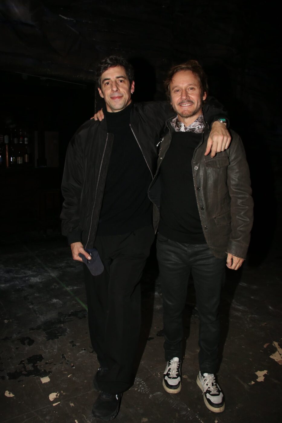 Benjamín Vicuña y Esteban Lamothe posan juntos en un evento