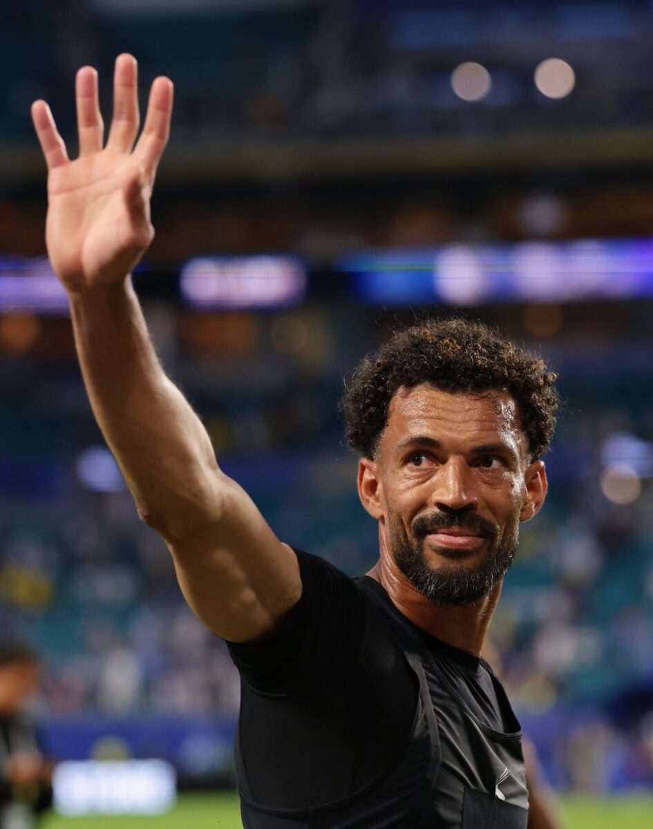 Vozinha, arquero de Cabo Verde, saluda tras un partido en el Mundial 2026